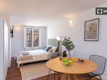Appartamento con balcone in affitto a Ciutat Vella
