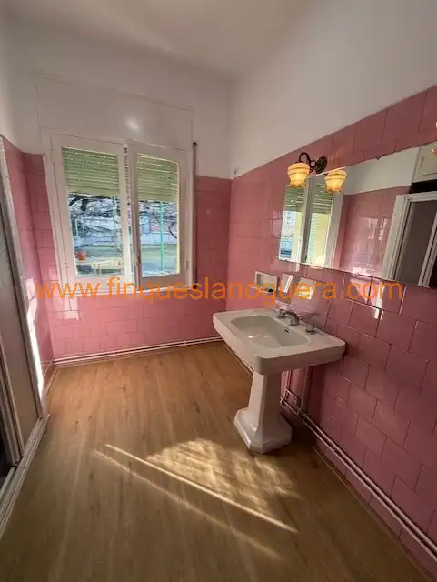 Bany de Casa o xalet en venda en Balaguer amb Calefacció, Parquet i Terrassa