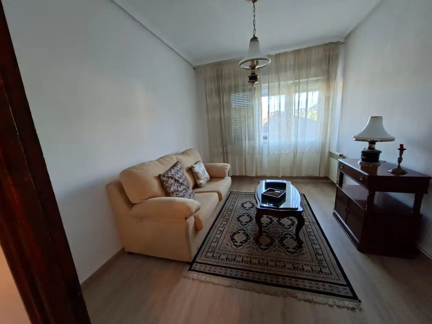 Sala de estar de Piso en venta en Pravia con Calefacción, Trastero y Amueblado