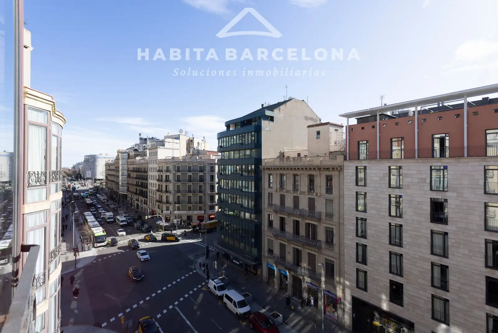 Außenansicht von Wohnung zur Miete in Barcelona mit Klimaanlage, Heizung und Parkett