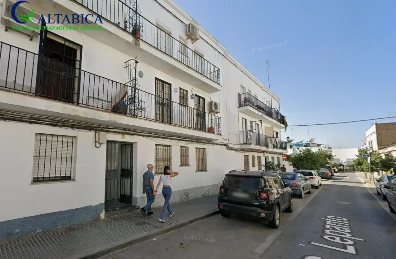 Vista exterior de Piso en venta en Lora del Río