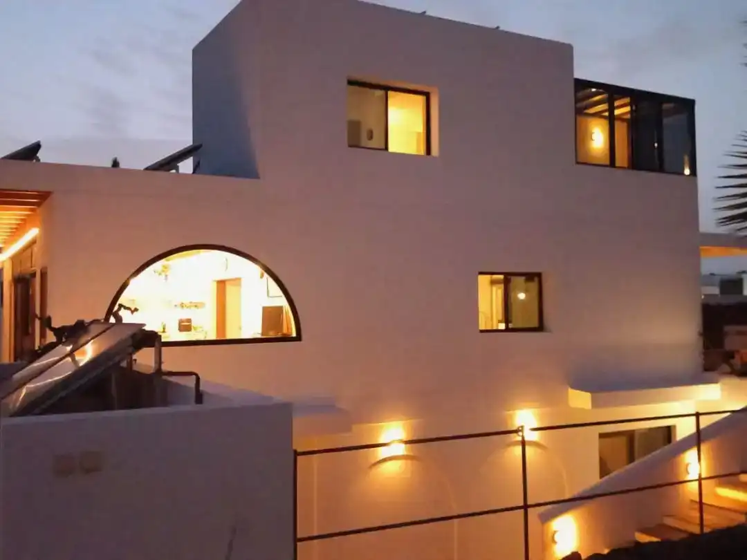 Vista exterior de Casa o xalet en venda en Yaiza amb Aire condicionat i Balcó
