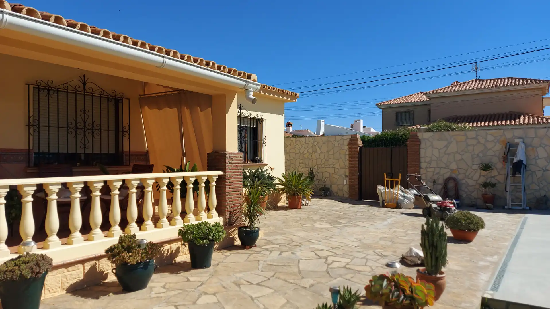 Vista exterior de Casa o xalet en venda en Vélez-Málaga amb Piscina