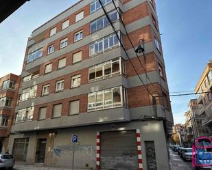 Vista exterior de Pis de lloguer en León Capital  amb Terrassa