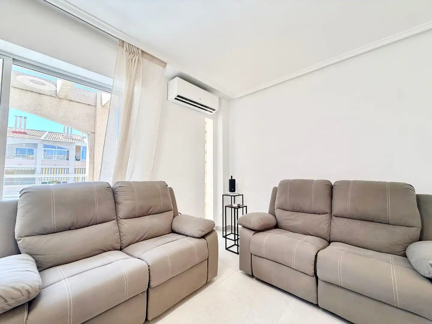 Wohnzimmer von Wohnungen zur Miete in Torrevieja mit Klimaanlage, Heizung und Terrasse