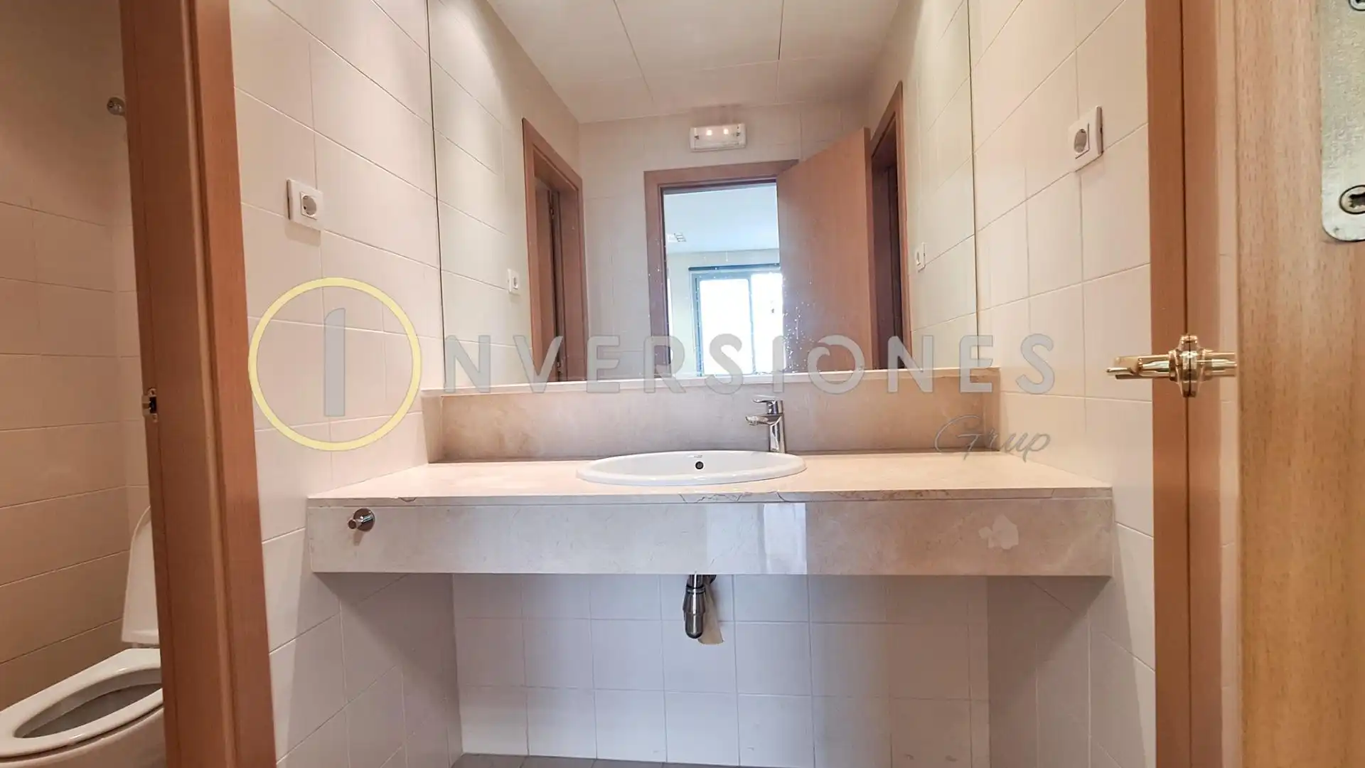 Baño de Oficina de alquiler en Barcelona con Aire acondicionado y Calefacción