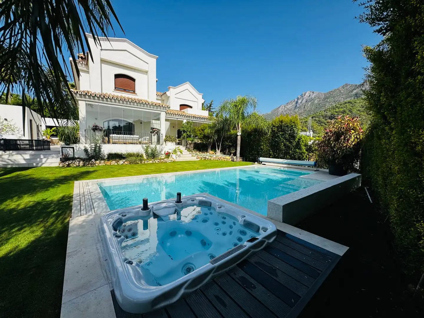 Piscina de Casa o chalet en venta en Marbella con Aire acondicionado, Calefacción y Jardín privado