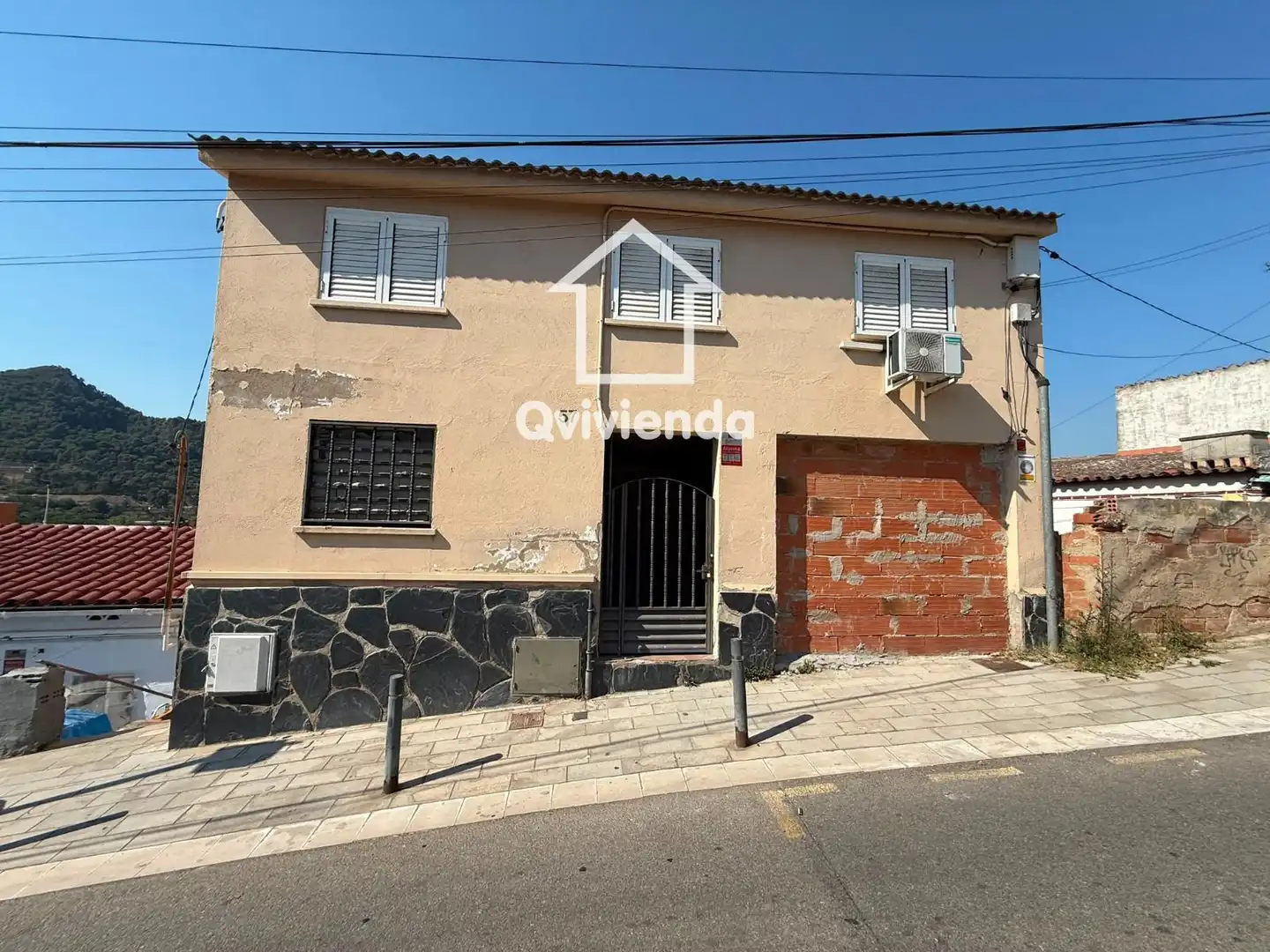 Exterior view of Houses for sale in Montcada i Reixac