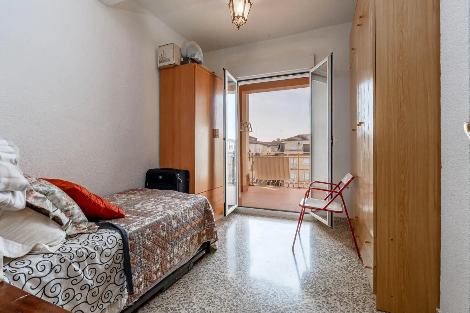 Schlafzimmer von Dachboden zum Verkauf in Granada mit Klimaanlage