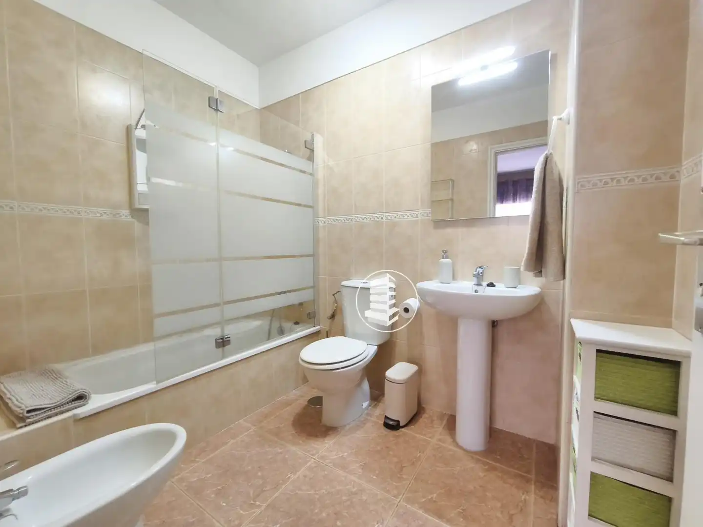 Baño de Piso de alquiler en Candelaria con Jardín privado, Terraza y Piscina