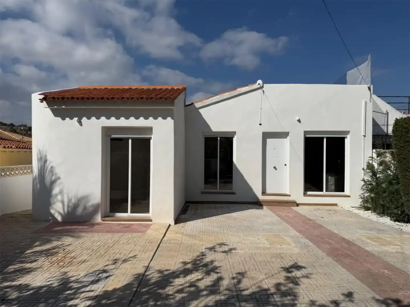 Vista exterior de Casa o chalet en venta en La Nucia con Aire acondicionado, Jardín privado y Parquet