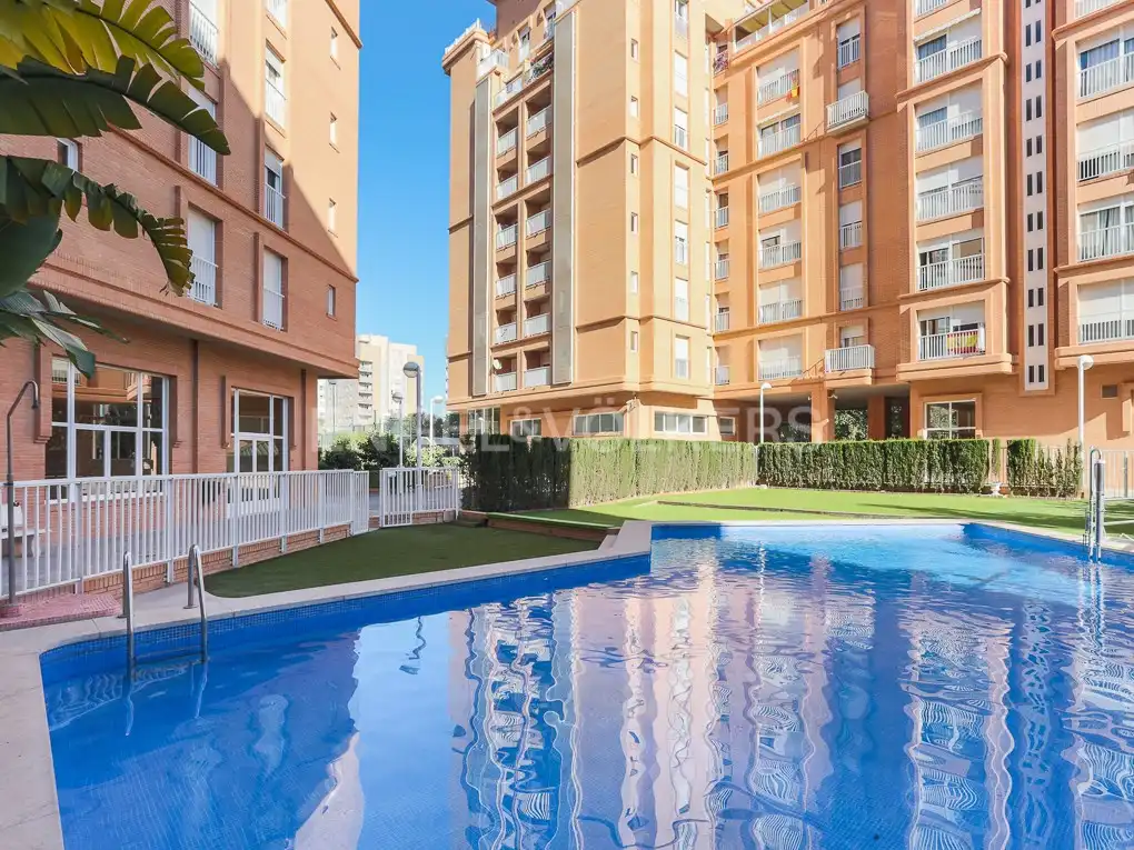 Vista exterior de Àtic de lloguer en Valencia amb Aire condicionat, Calefacció i Parquet