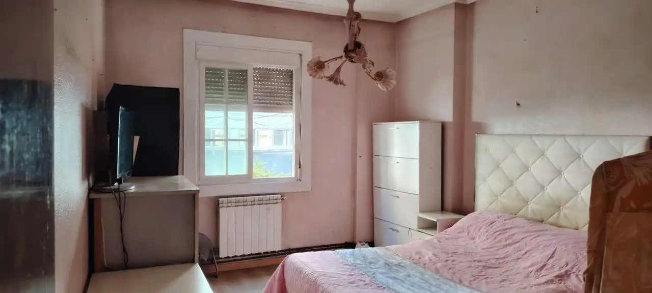 Schlafzimmer von Wohnung zum Verkauf in Vigo  mit Möbliert
