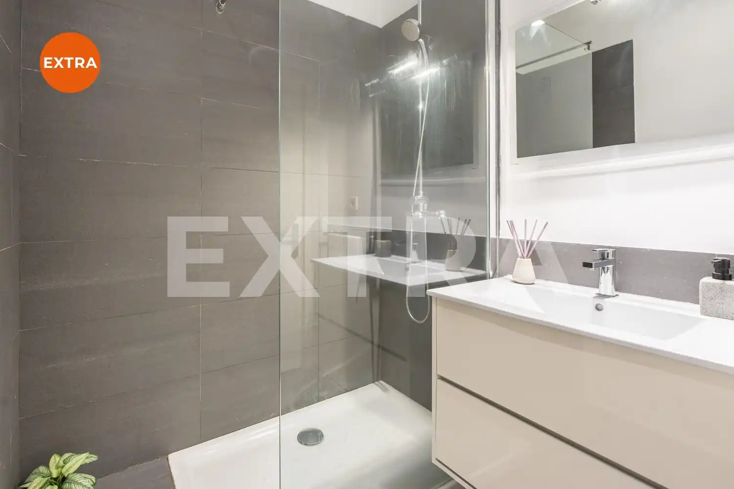 Bathroom of Flat for sale in Madrid  with Air Conditioner, Heating and Terrace