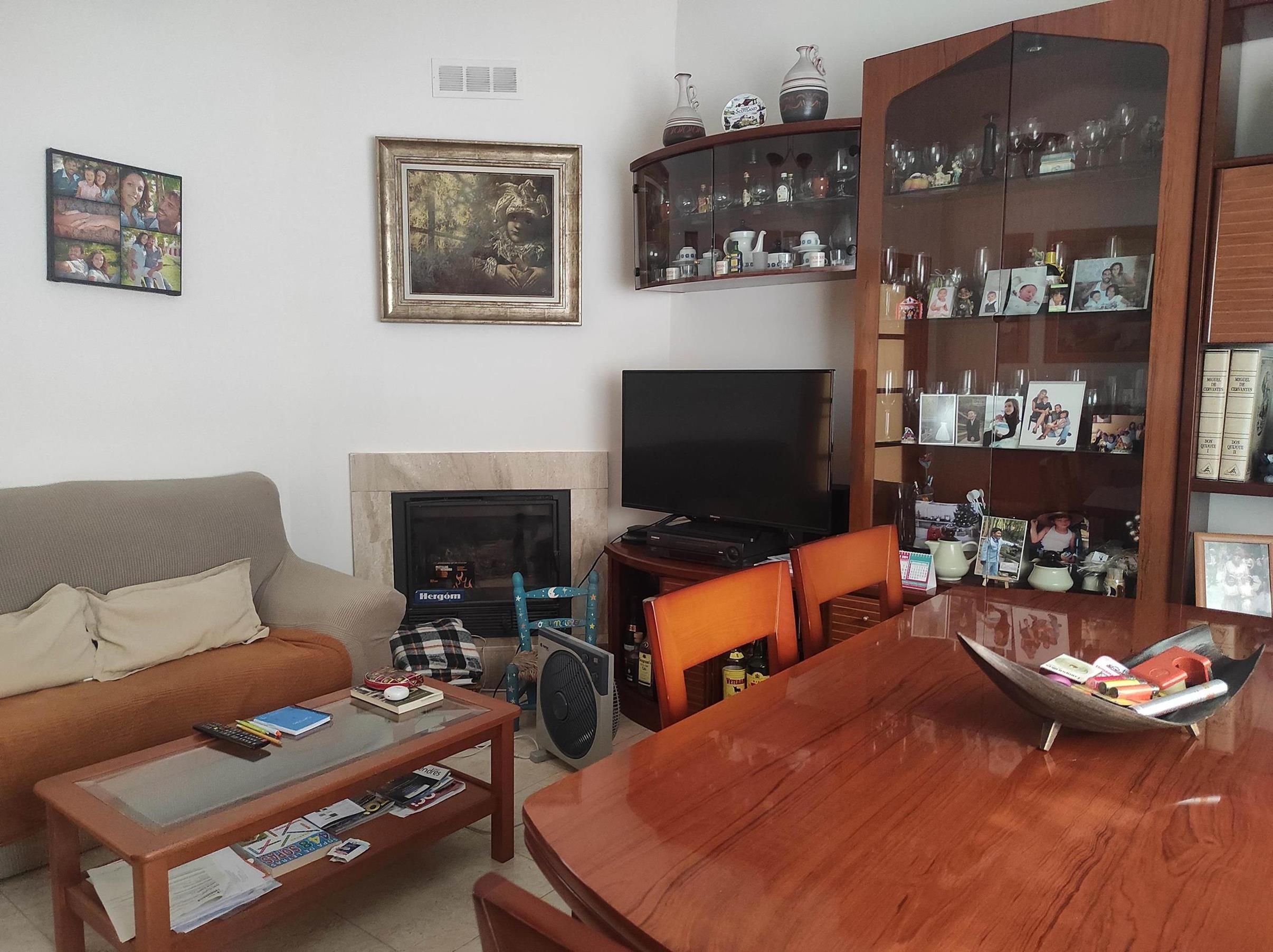 Sala d'estar de Planta baixa en venda en Manresa amb Calefacció i Forn