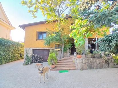 Vista exterior de Casa o xalet en venda en Collado Villalba amb Calefacció, Jardí privat i Parquet