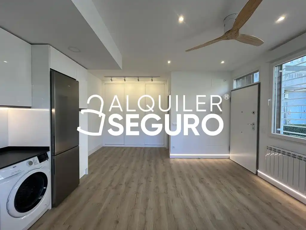 Cuina de Estudi de lloguer en Madrid amb Aire condicionat