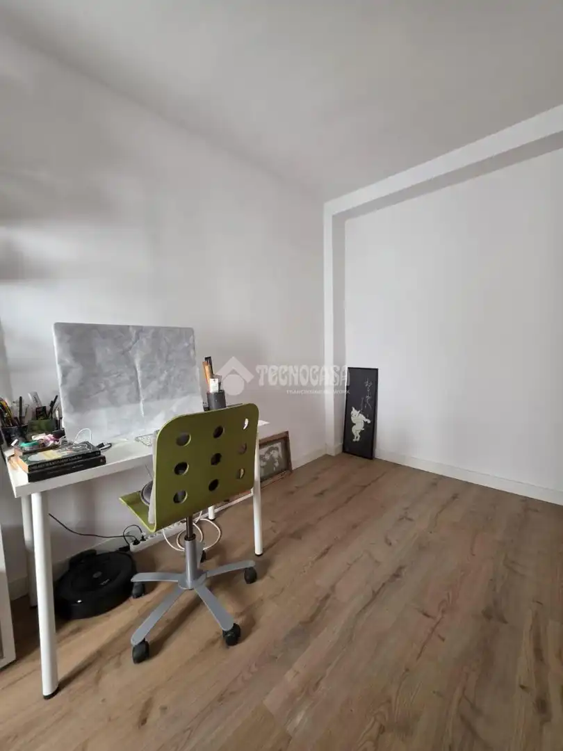 Bedroom of Flat for sale in Sevilla  with Air Conditioner, Terrace and Balcony