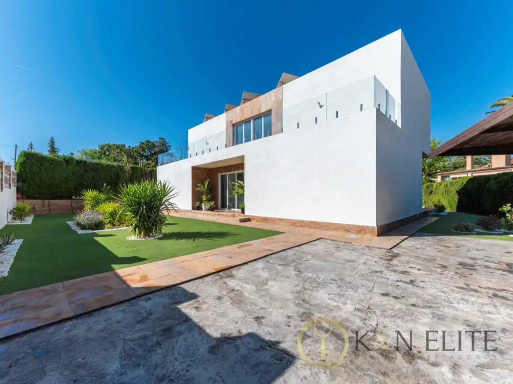 Exterior view of Houses for sale in Petrer  with Private garden, Terrace and Swimming Pool