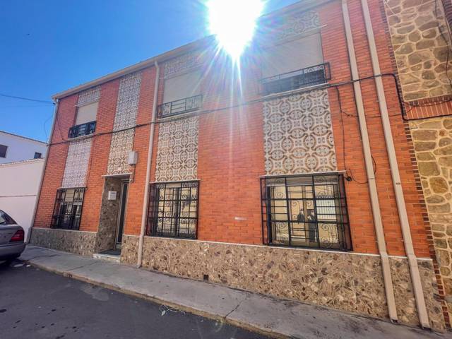 Casa-chalet en Venta en Calle NUEVA en Fuenterrobles