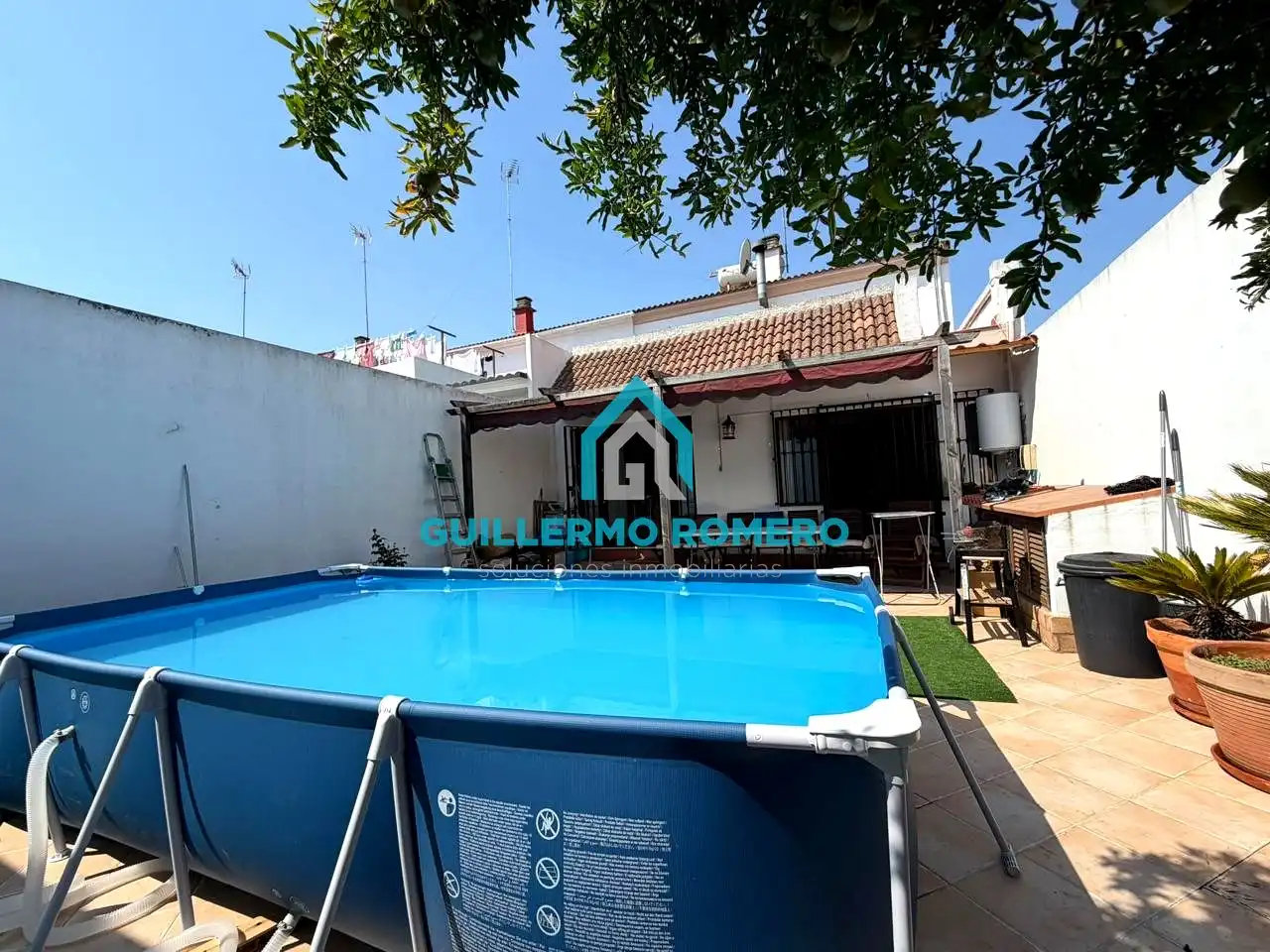 Vista exterior de Casa o xalet en venda en Coria del Río