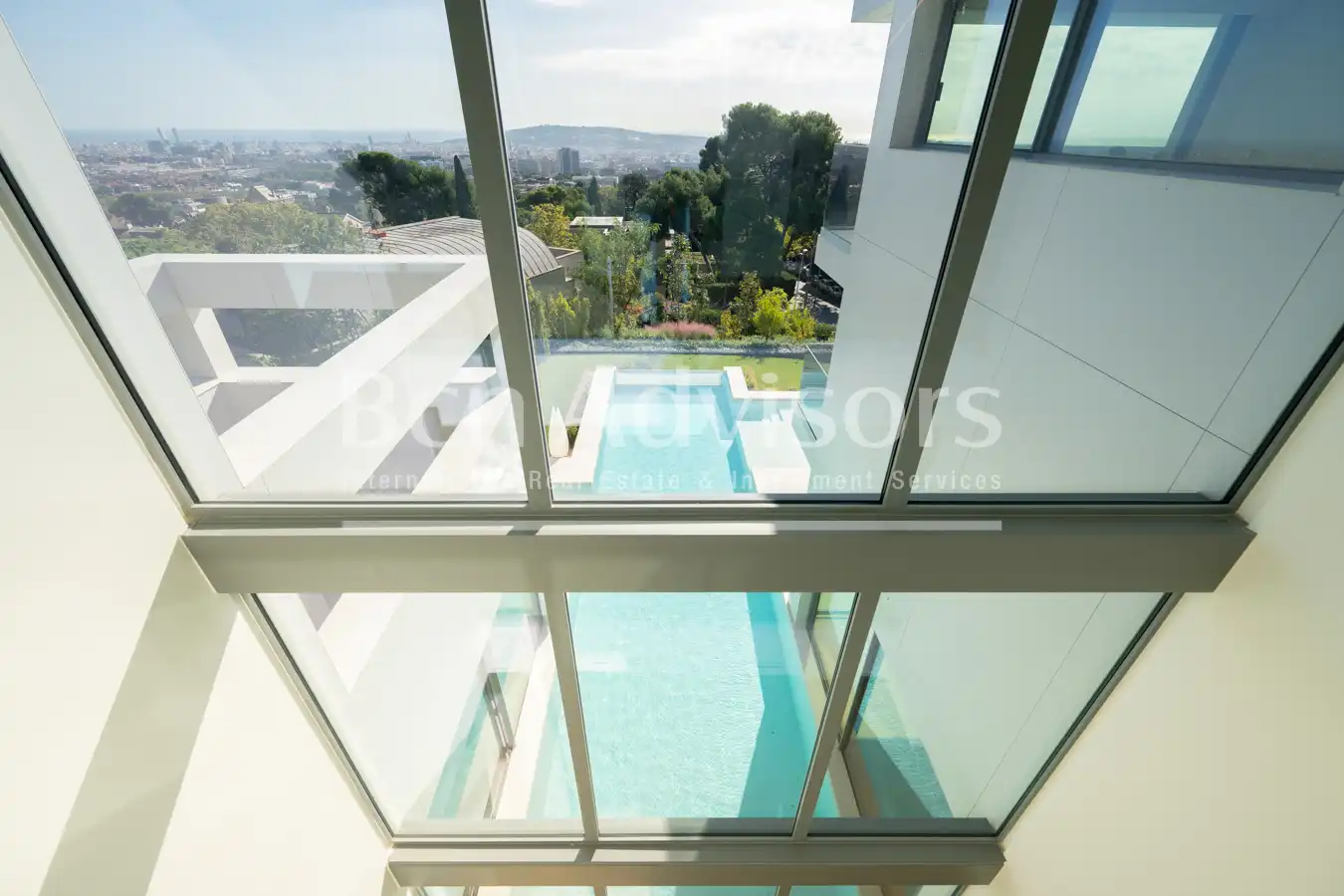 Piscina de Casa o chalet en venta en Barcelona con Aire acondicionado, Calefacción y Jardín privado