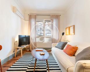 Living room of Flat to rent in  Madrid Capital  with Air Conditioner, Heating and Furnished