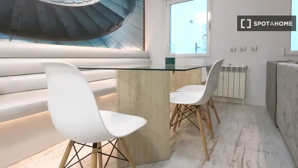Room in Prosperidad - Delicias