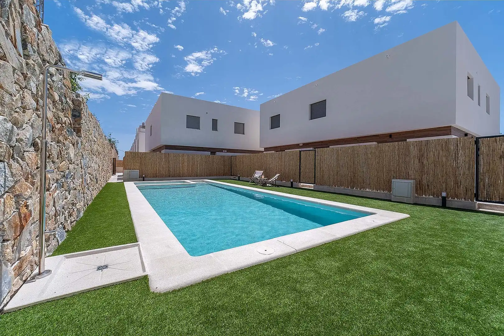 Detached house with pool for sale in Orihuela Costa