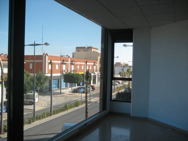 Local comercial en Alquiler en La Mojonera