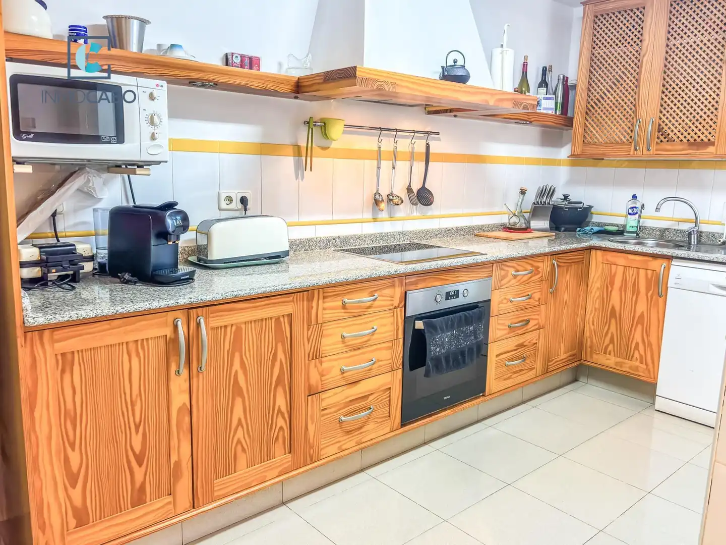 Küche von Erdgeschoss zum Verkauf in Cartagena mit Heizung, Privatgarten und Terrasse
