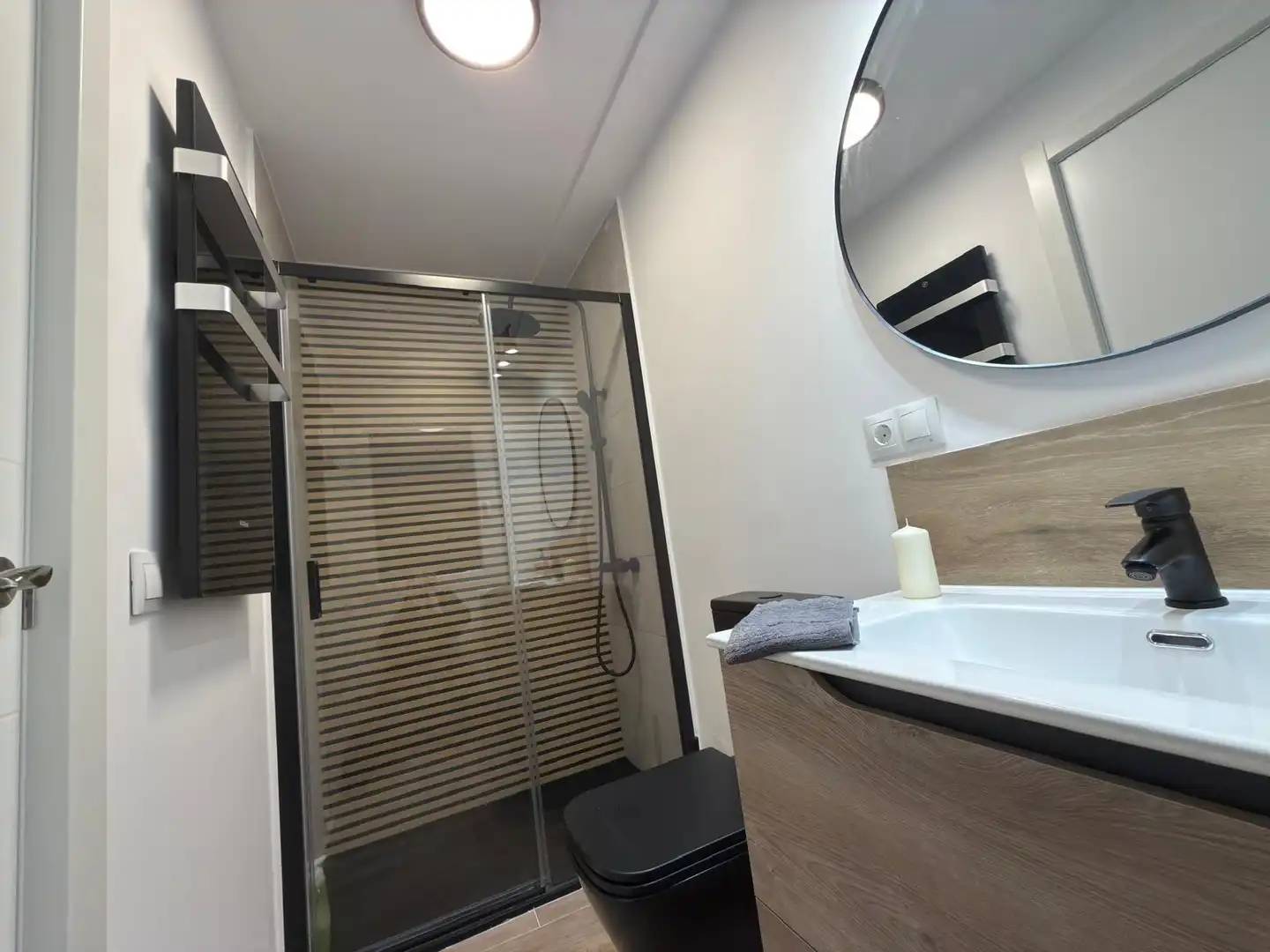 Baño de Piso en venta en Oviedo  con Amueblado
