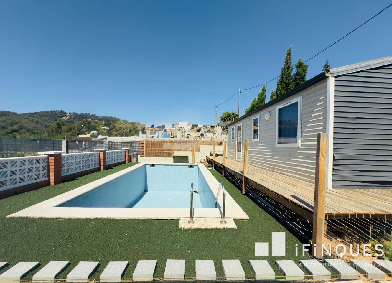 Swimming pool of Residential for sale in Castellar del Vallès