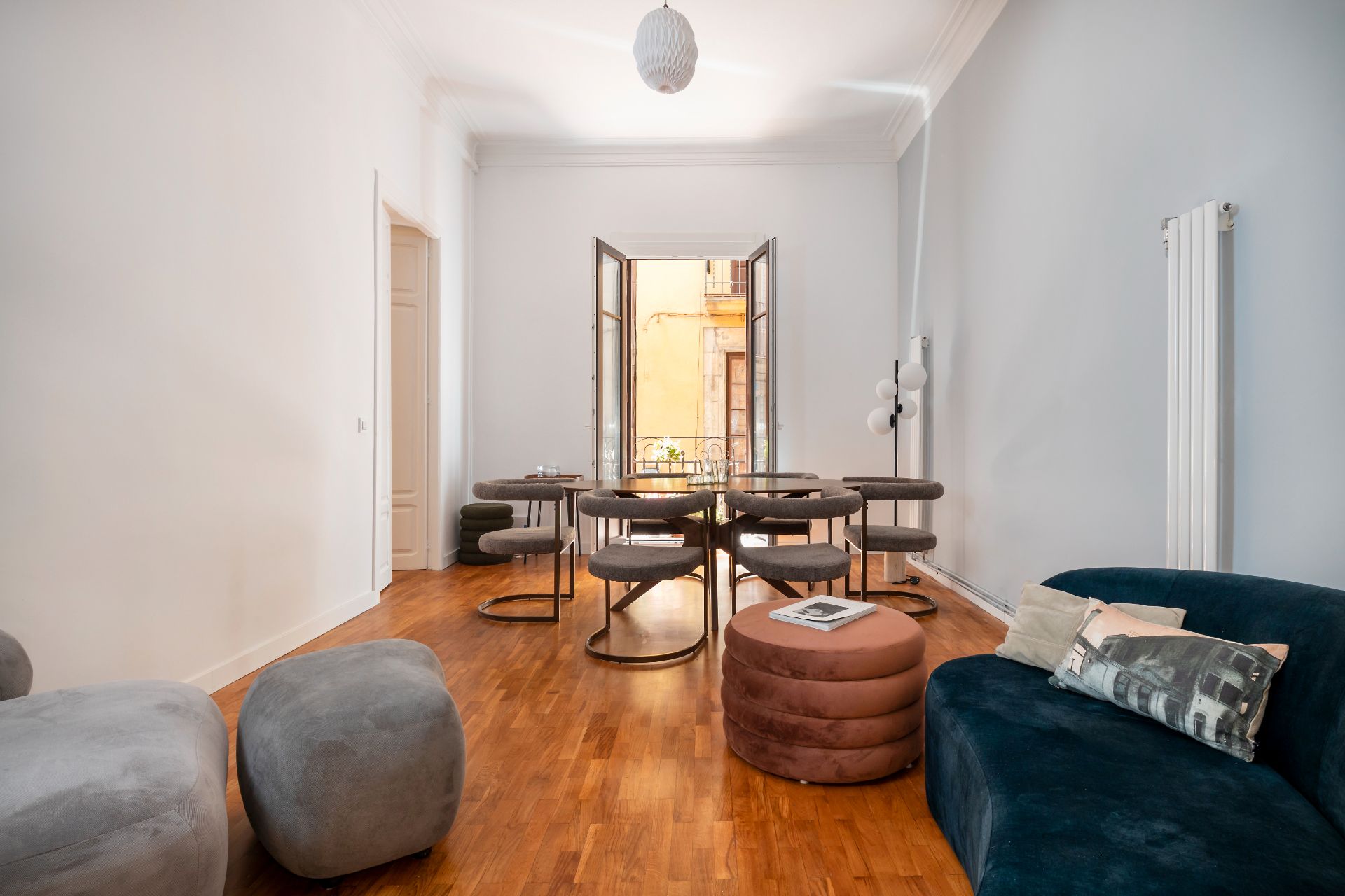 Living room of Flat for rent to own in  Barcelona Capital  with Air Conditioner, Heating and Parquet flooring