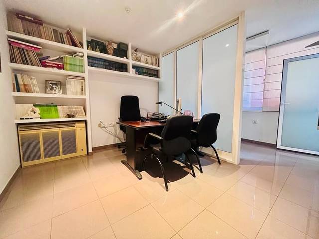 Piso en Venta en Calle Rambla Menendez Nuñez en Barrio del Centro