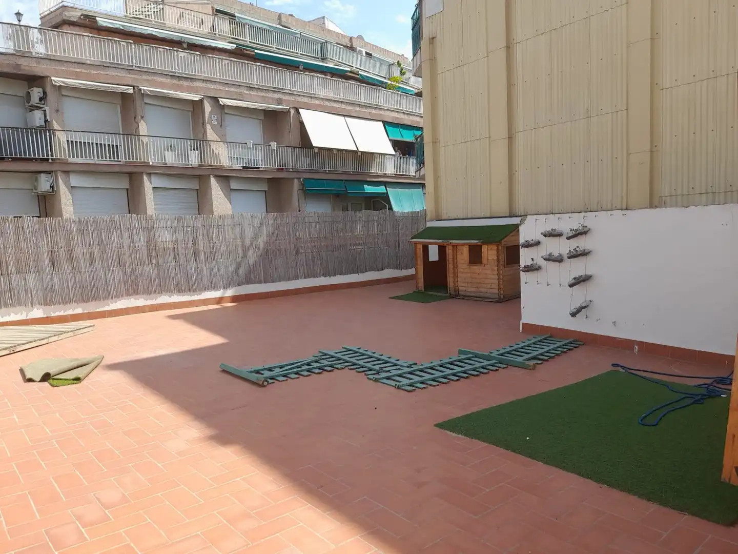 Terraza de Oficina de alquiler en El Centre