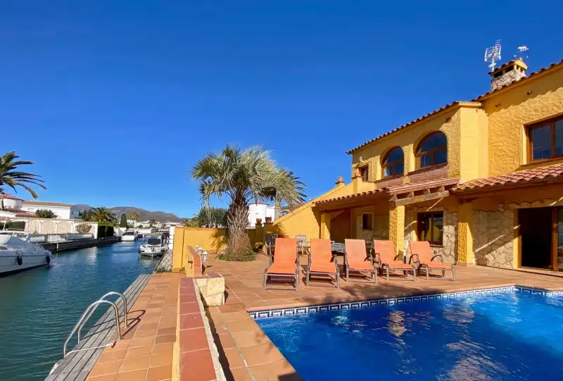 Piscina de Casa o chalet en venta en Empuriabrava con Aire acondicionado, Calefacción y Terraza
