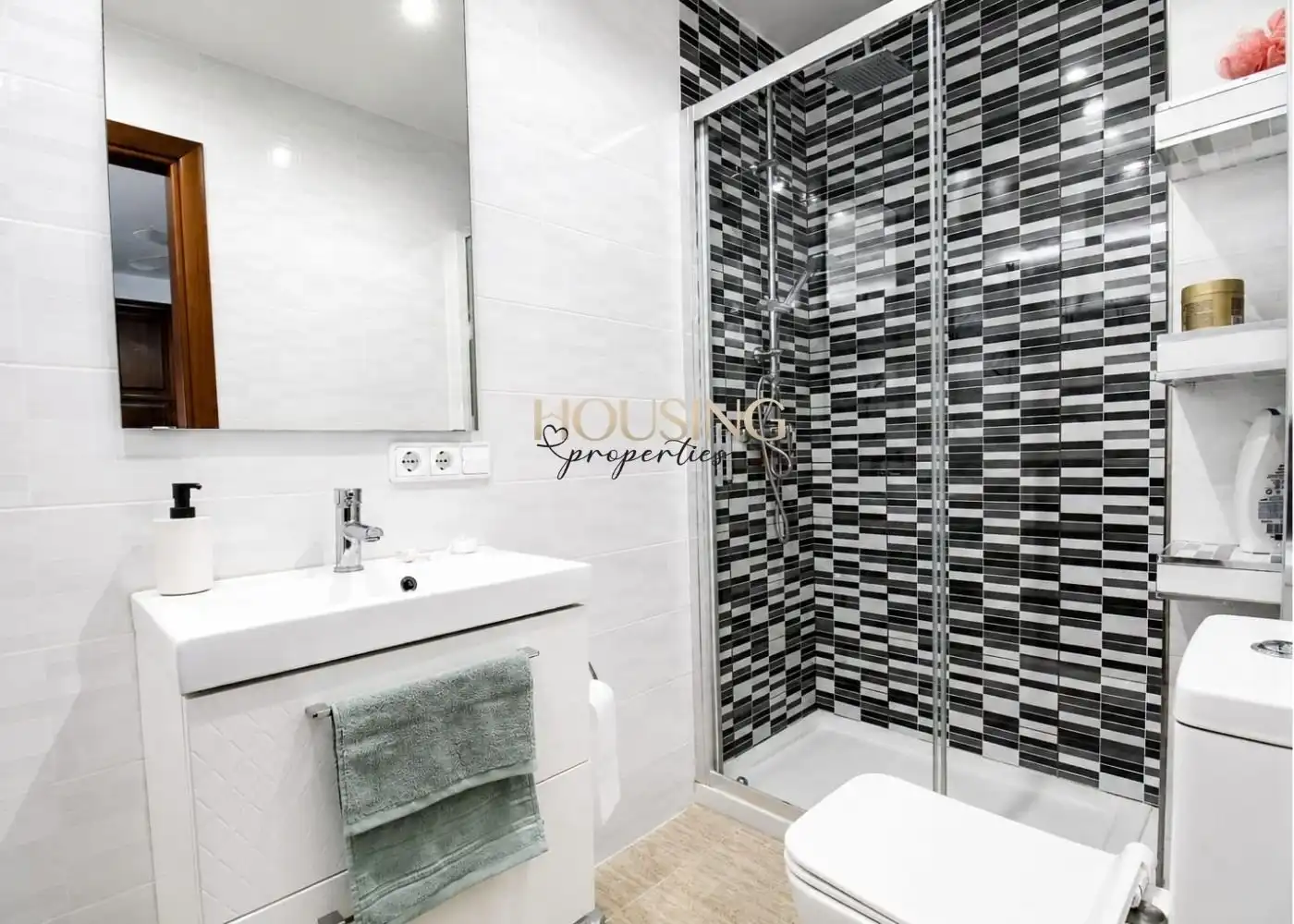 Bathroom of Flat for sale in Inca  with Air Conditioner, Storage room and Balcony