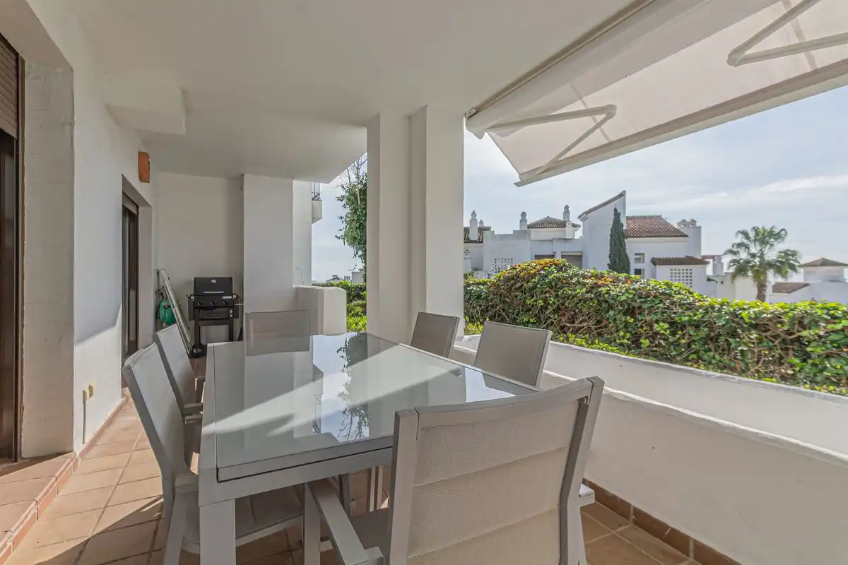 Erdgeschosswohnung mit Pool zur Miete in La Alcaidesa