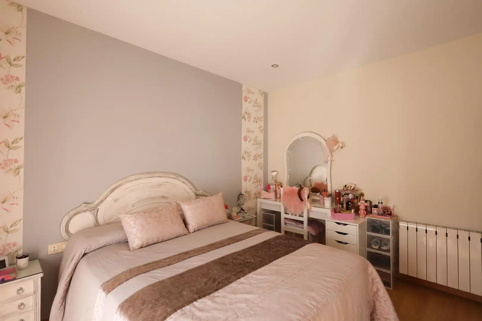 Habitación de Casa adosada en venta en Cúllar Vega con Aire acondicionado y Amueblado