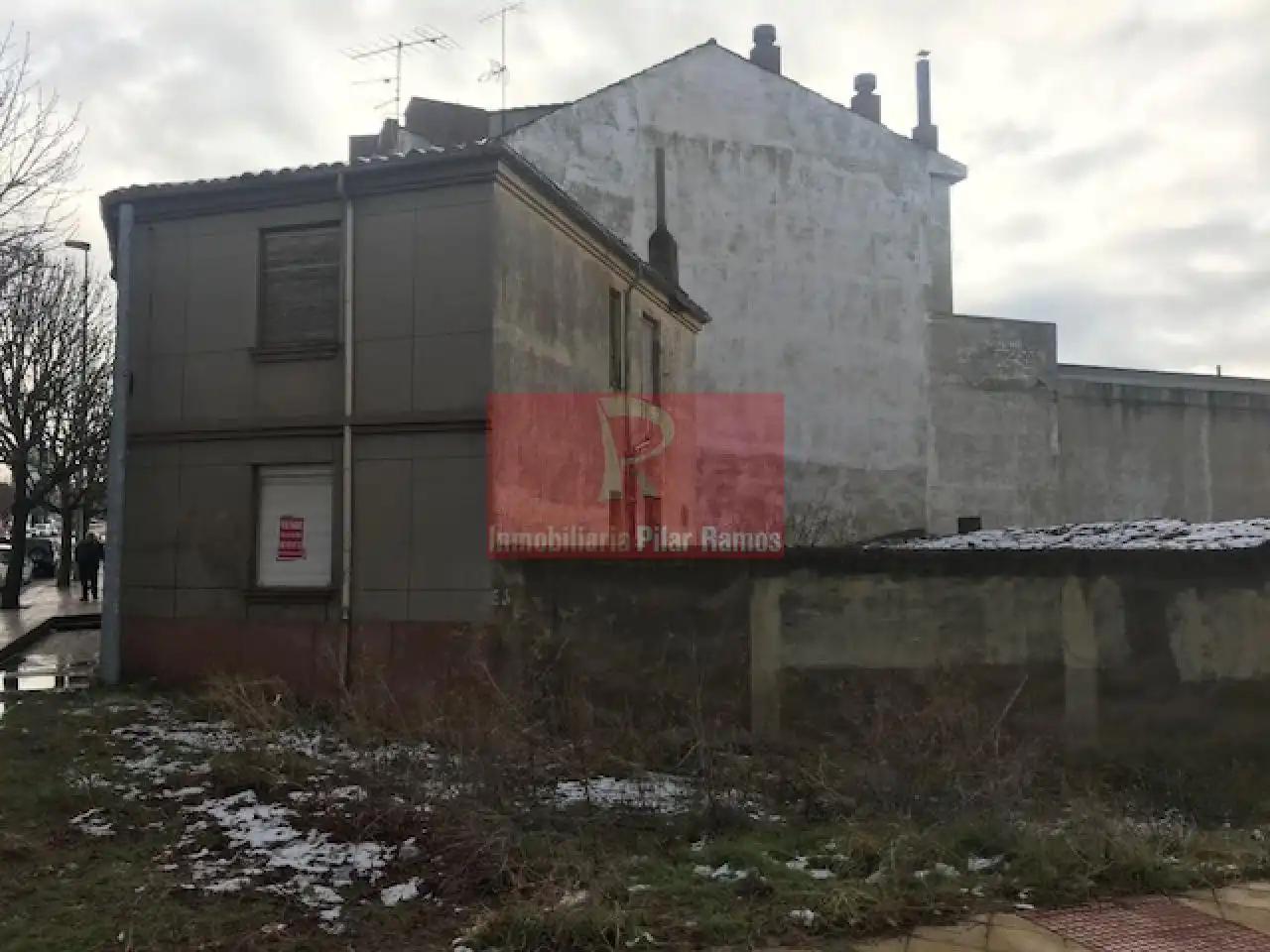Vista exterior de Casa o xalet en venda en León Capital  amb Jardí privat