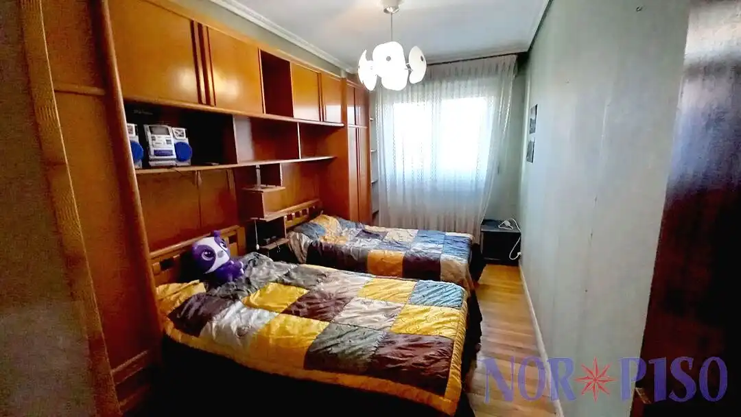 Dormitori de Pis en venda en Bilbao  amb Calefacció, Terrassa i Moblat