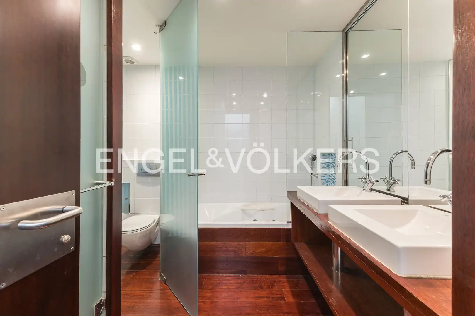 Bathroom of Houses for sale in Barcelona  with Air Conditioner, Heating and Private garden