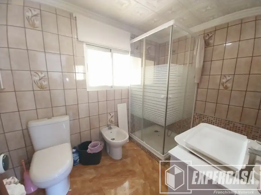 Badezimmer von Country house zum Verkauf in Torrent mit Terrasse