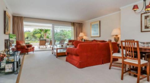 Foto 4 de Piso en venta en Calle Los Granados, 18, Puerto Banús, Málaga