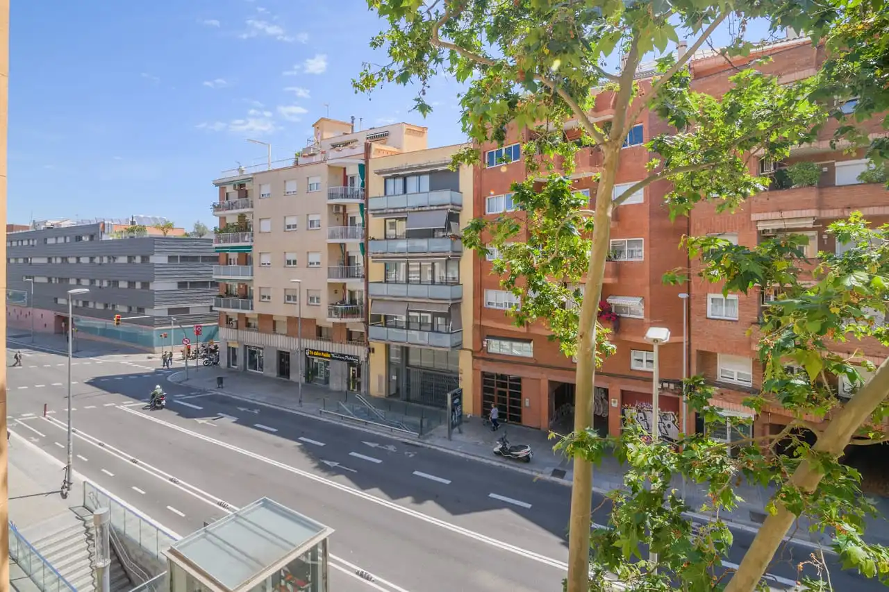 Vista exterior de Pis en venda en Barcelona amb Parquet, Terrassa i Traster