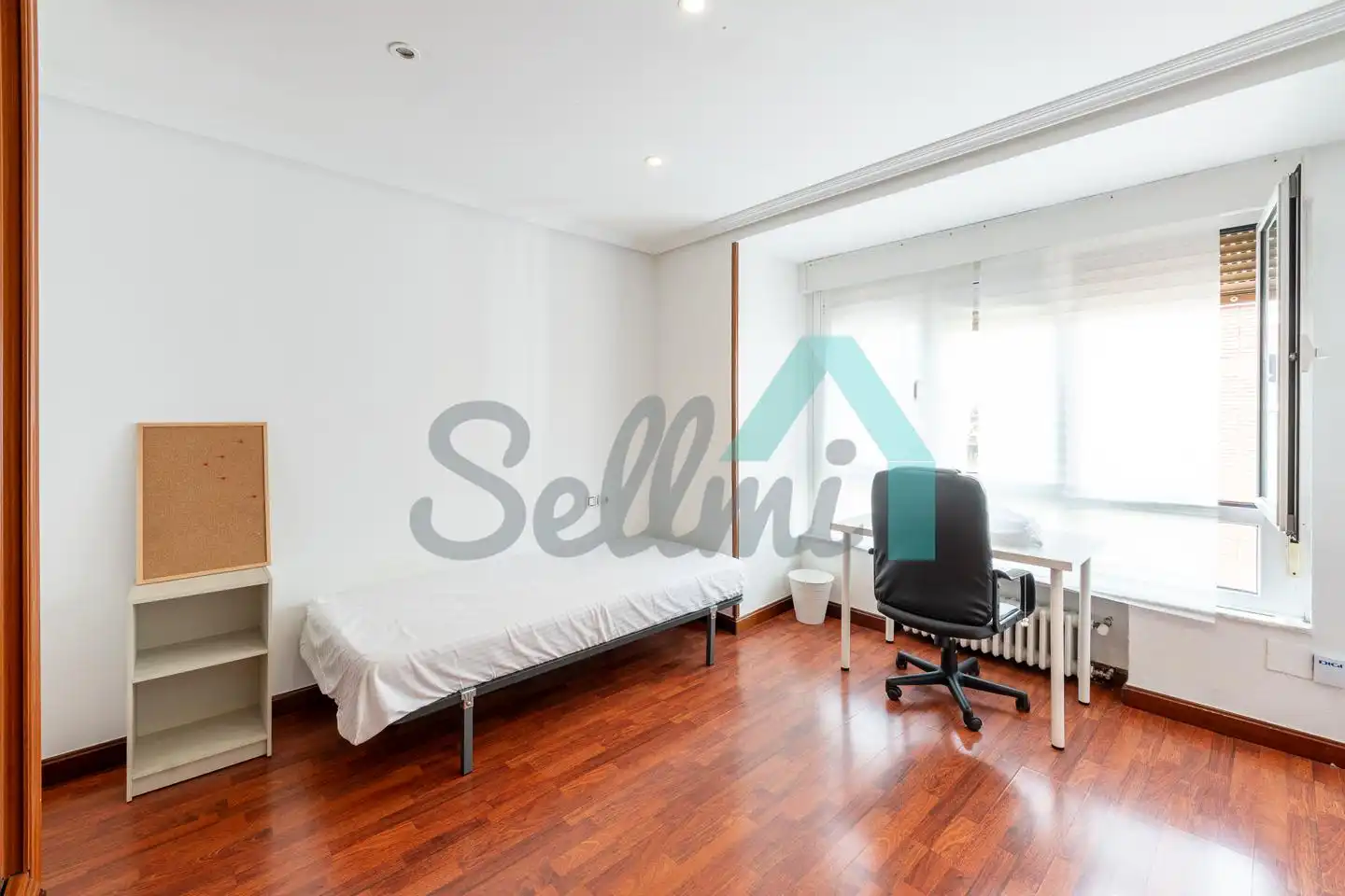 Habitación de Piso en venta en Oviedo  con Calefacción