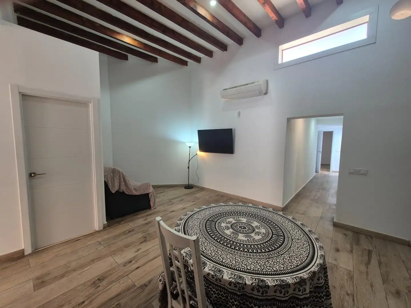 Wohnzimmer von Einfamilien-Reihenhaus zum Verkauf in  Palma de Mallorca mit Klimaanlage und Möbliert