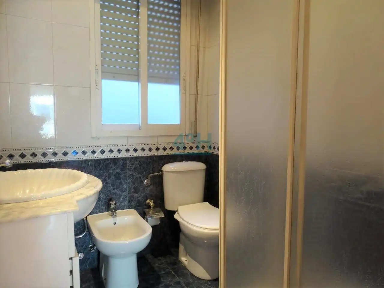 Bany de Apartament en venda en Ourense Capital  amb Calefacció, Parquet i Moblat