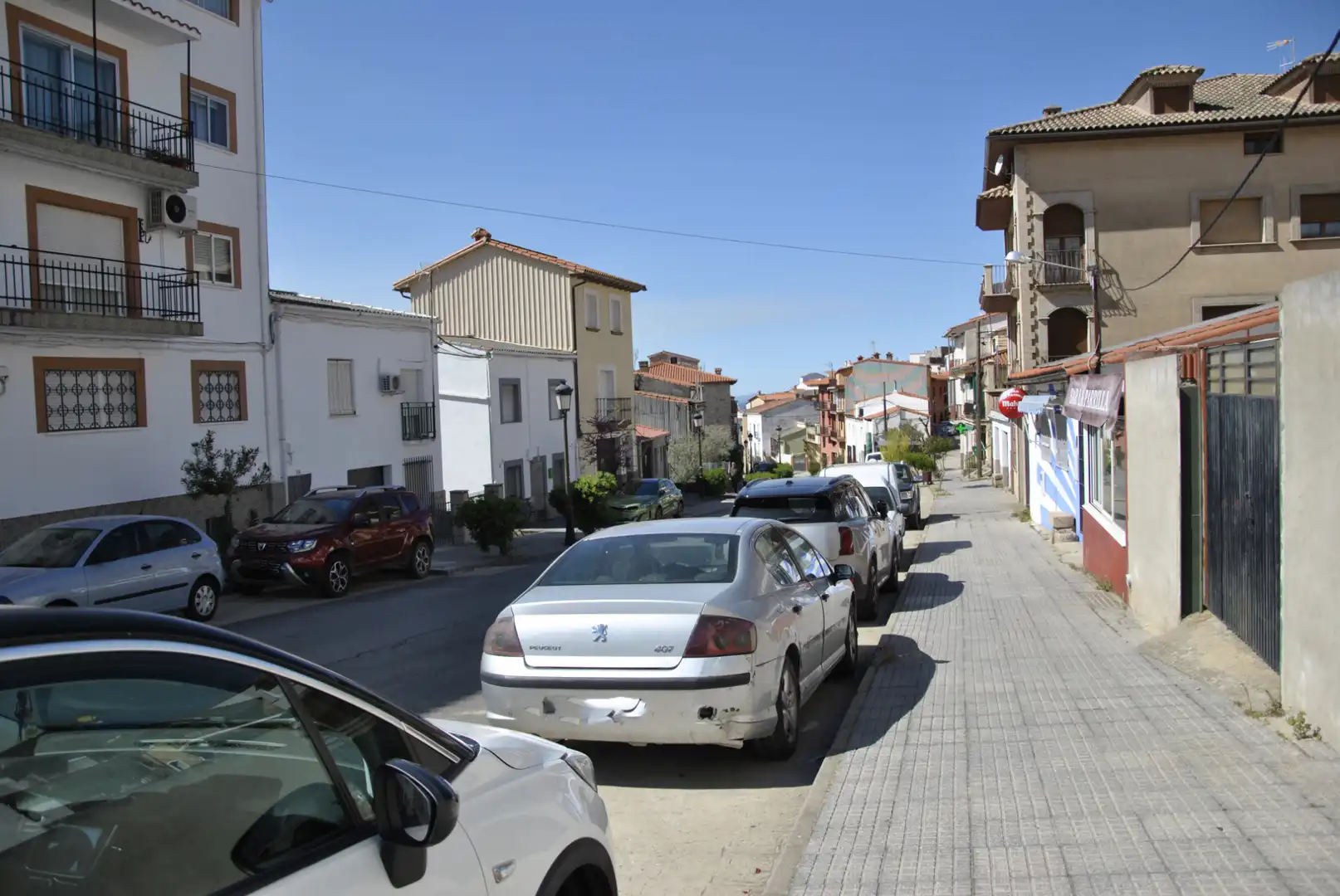 Außenansicht von Wohnung zum Verkauf in Arroyomolinos de la Vera mit Klimaanlage, Heizung und Möbliert